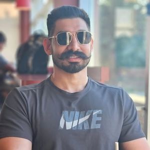 Meet your Posher, Sandhu